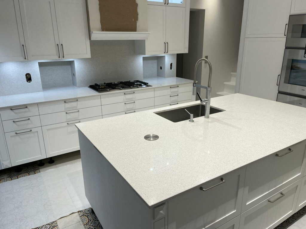 Plan de travail en Silestone Stellar Blanco