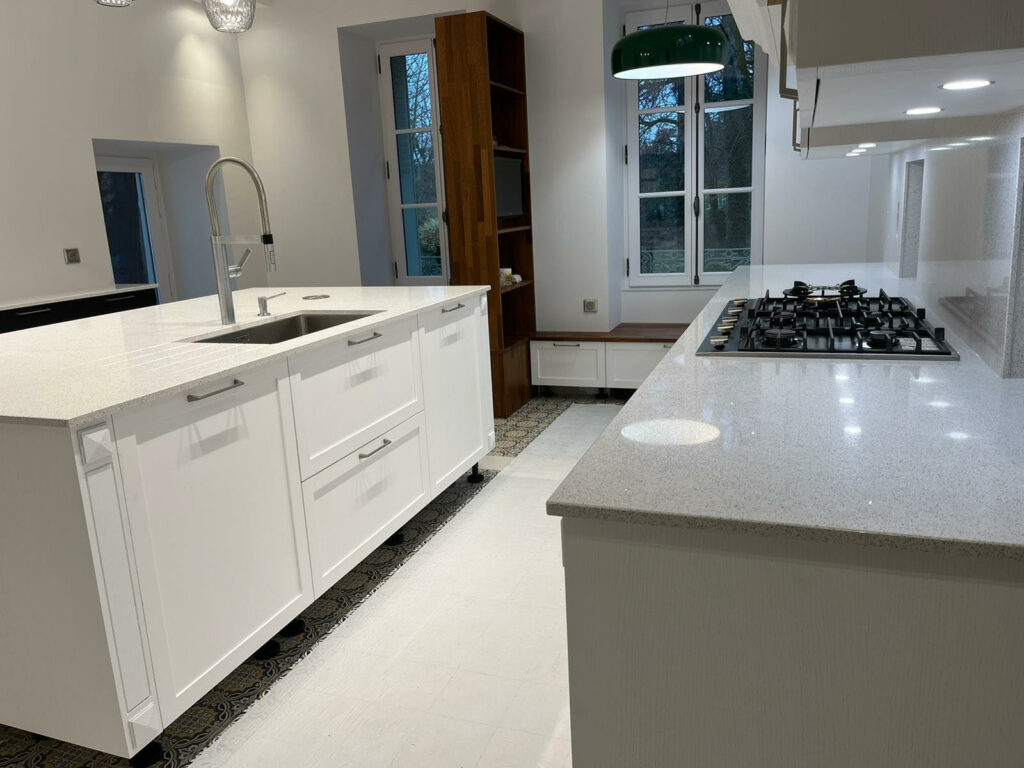 Plan de travail en Silestone Stellar Blanco